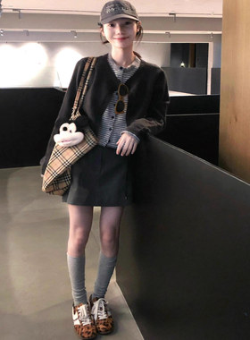 韩系早秋季氛围感穿搭灰色条纹拼接假两件针织开衫女休闲毛衣外套