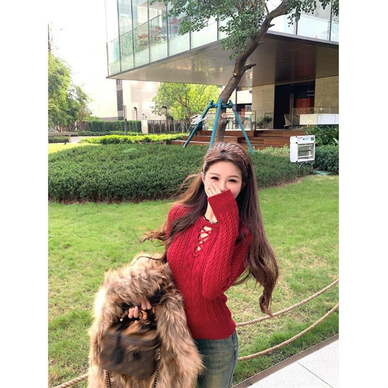 白色圆领镂空针织衫女秋冬修身长袖麻花毛衣打底内搭辣妹紧身上衣