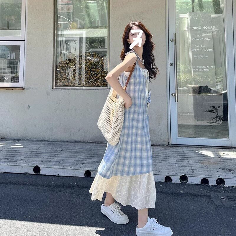 超好看少女蓝色格纹吊带裙连衣裙新款夏季假两件拼接蕾丝设计长裙