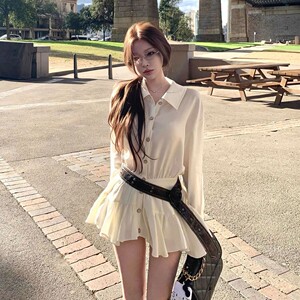 温柔风气质白色长袖衬衫连衣裙子女早初秋季2025年新款不规则短裙