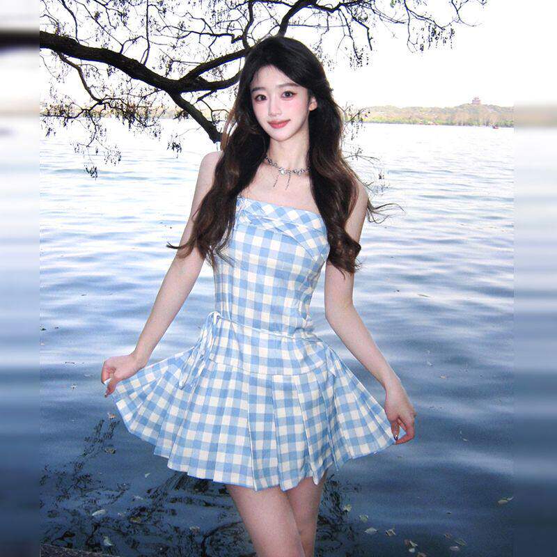 蓝色格子抹胸吊带连衣裙子女边度假风设计感收腰气质百褶短