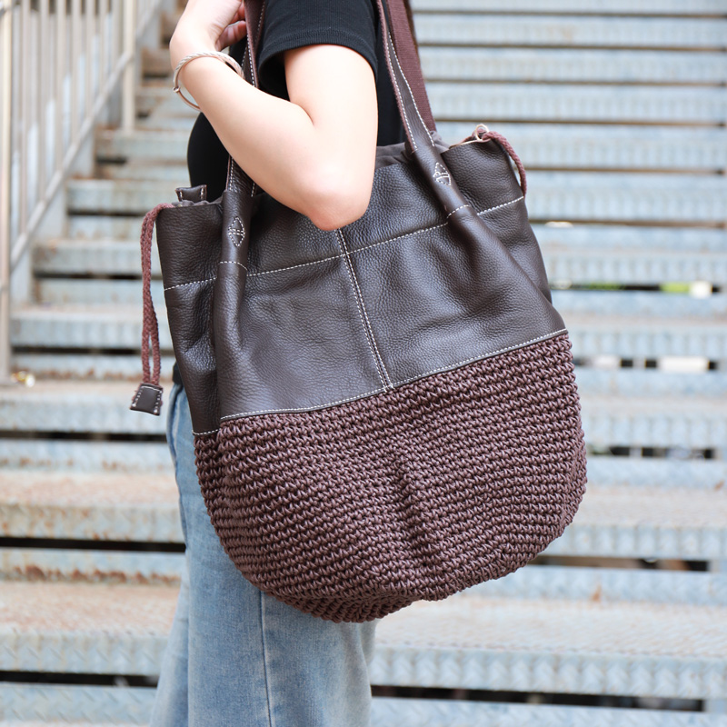 头层牛皮拼接大容量通勤水桶包