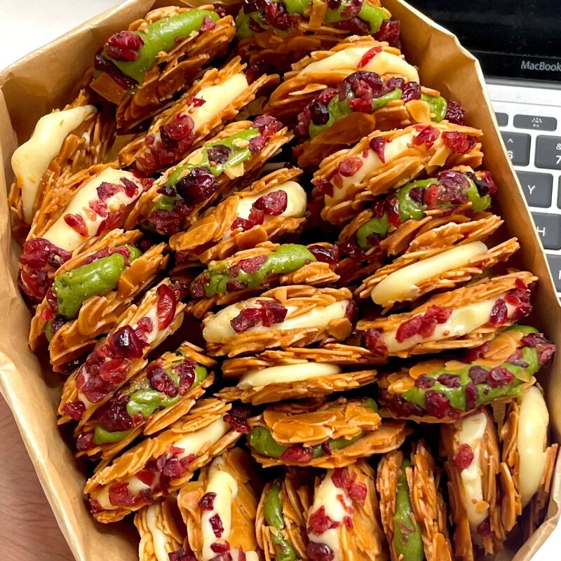 杏仁扁桃仁夹心酥牛轧糖饼干 干薄牛扎奶糕网红零食休闲 食品小吃