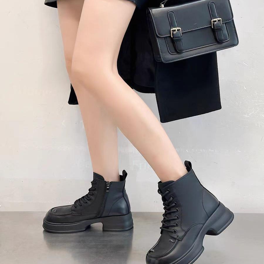 新款英伦风厚底增高马丁靴