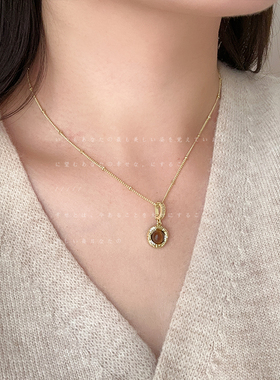 简约高级感圆形虎眼石吊坠项链女百搭通勤时尚潮流气质颈链毛衣链