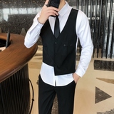 白色衬衫+黑色领带