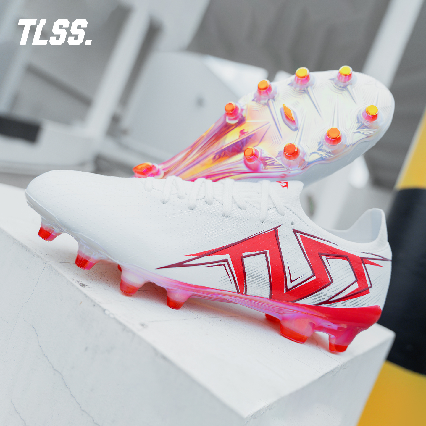 天朗足球TLSS STRIKER超纤缓震FG长钉天然草足球鞋男成人SF2501