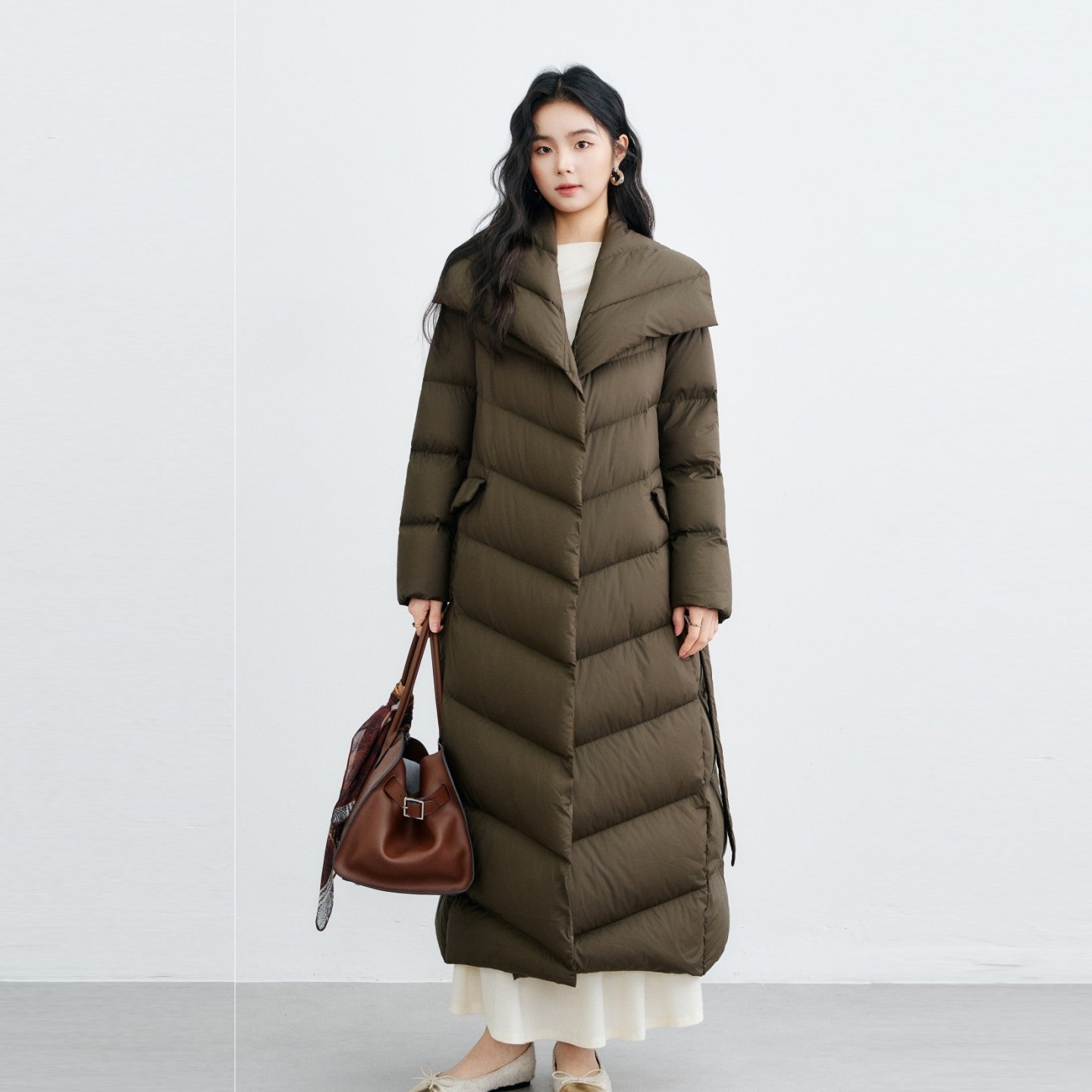 MVC原版冬季云朵泡芙保暖外套气质宽松大翻领长款鸭绒羽绒服女