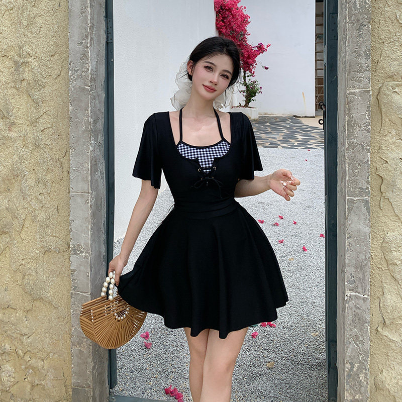 高级感连体裙式大码泳衣女2026新款胖mm遮肚显瘦200斤保守大裙摆