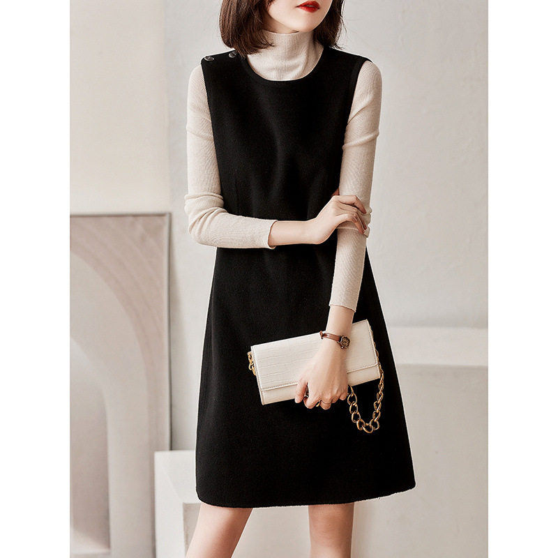 黑色毛呢马甲连衣裙女春秋冬气质复古宽松设计感时尚无袖背心裙