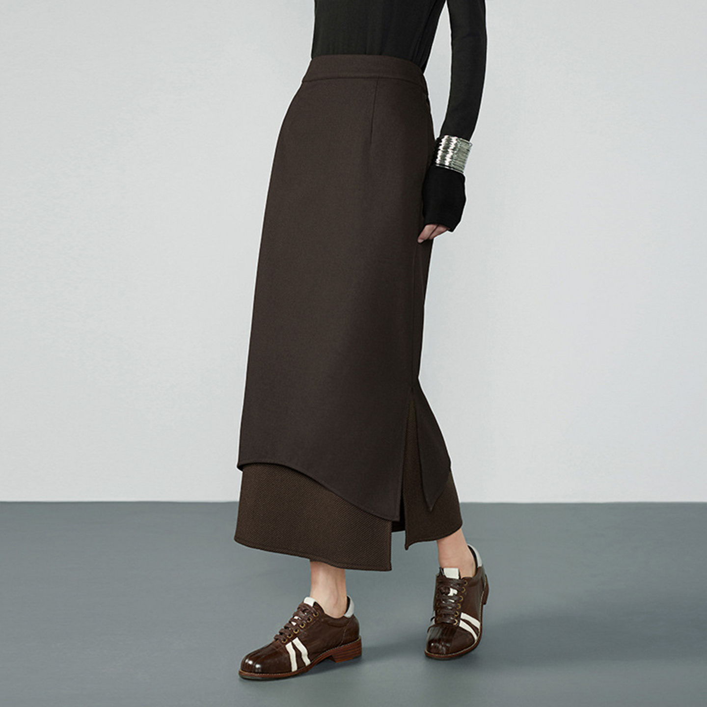 高级感咖色半身裙女秋冬季设计感直筒型OL风格通勤侧开衩半身长裙