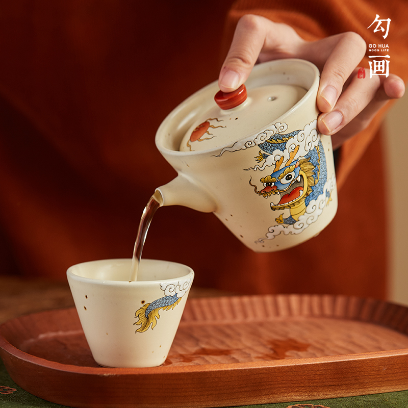 勾画手绘生肖龙手抓壶一壶一杯
