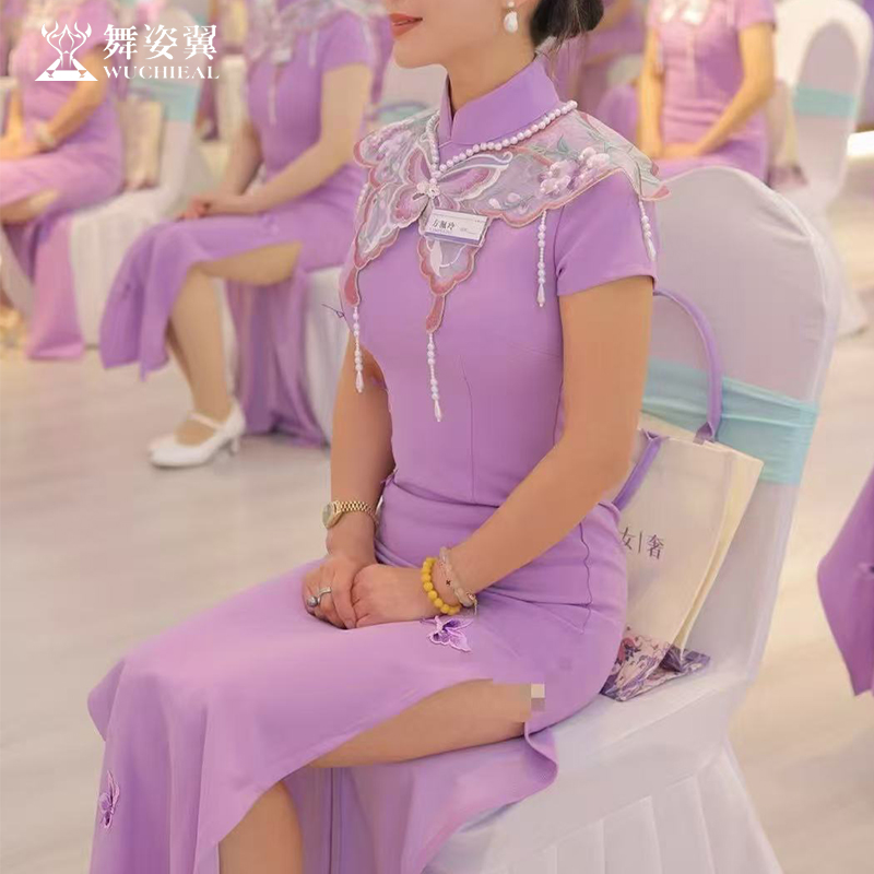 舞姿翼形体礼仪走秀练功服紫色绣花云肩弹力麻改良短袖旗袍连衣裙