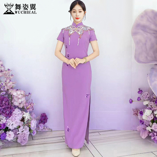 舞姿翼形体礼仪走秀练功服紫色绣花云肩弹力麻改良短袖旗袍连衣裙