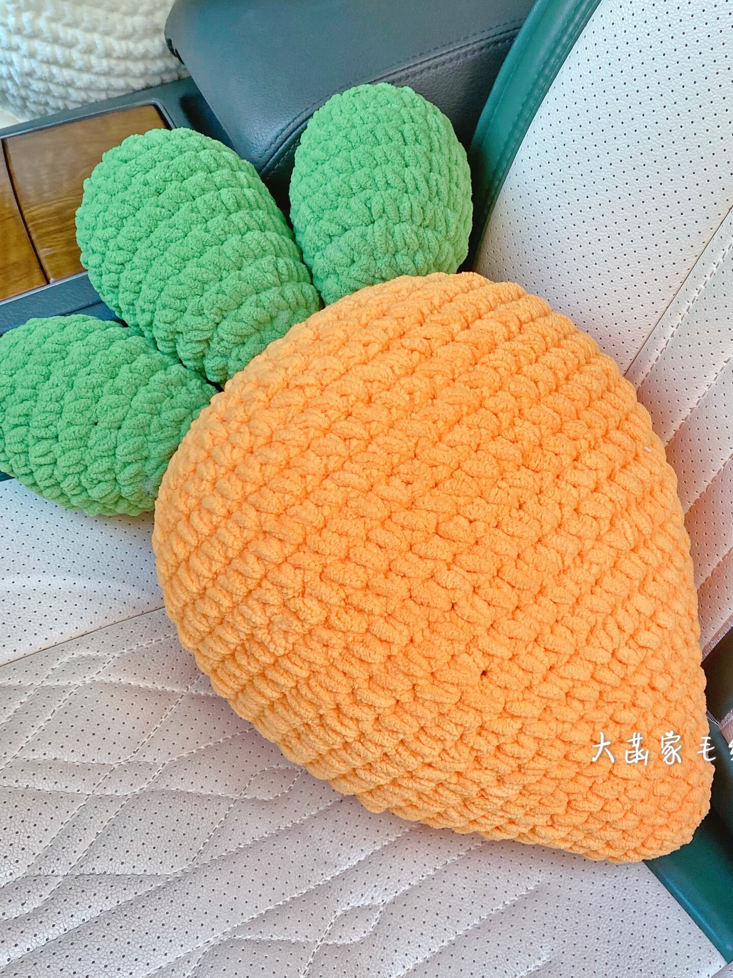 WHITE CARROTS ICE STRIPS LINE PILLOWS CAR SOFAS BAY WINDOWS CUSHIONS PILLOWS COUPLES HAND-KNITTED DOLLS CROCHET MATERIAL BAGS