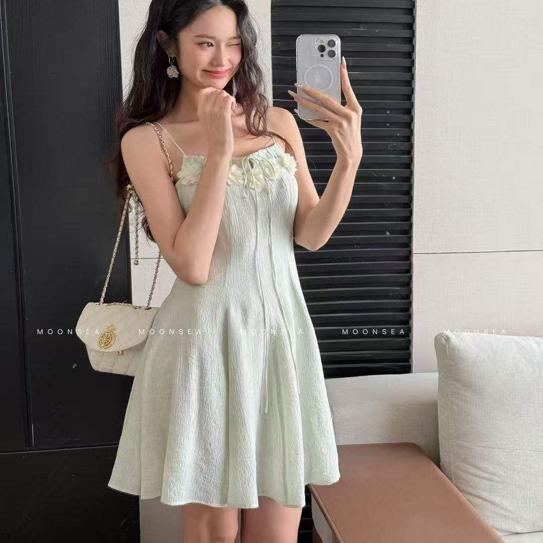 纯欲风法式性感立体花朵吊带裙