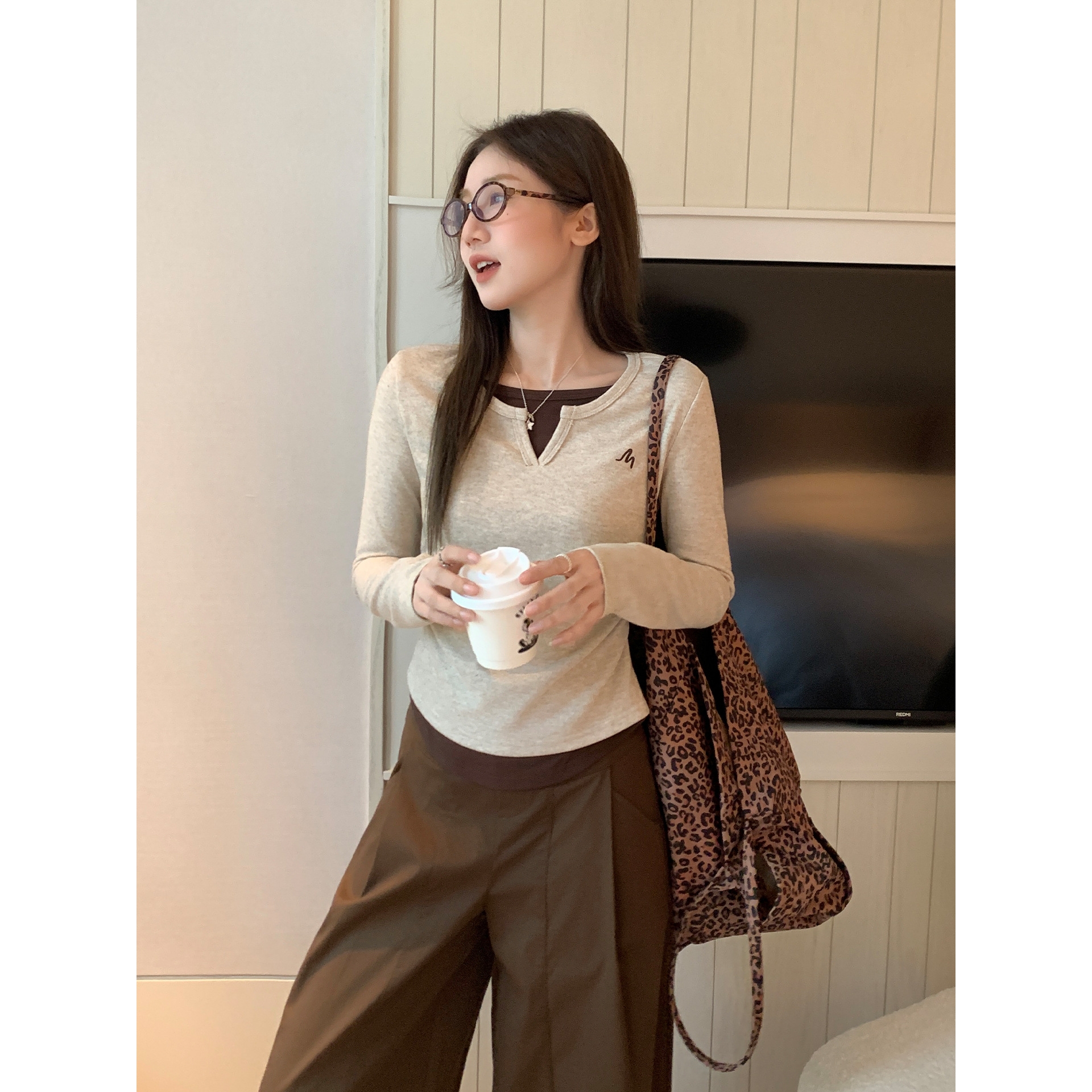 假两件刺绣圆领长袖T恤女2025秋冬穿搭修身内搭打底褶皱收腰上衣