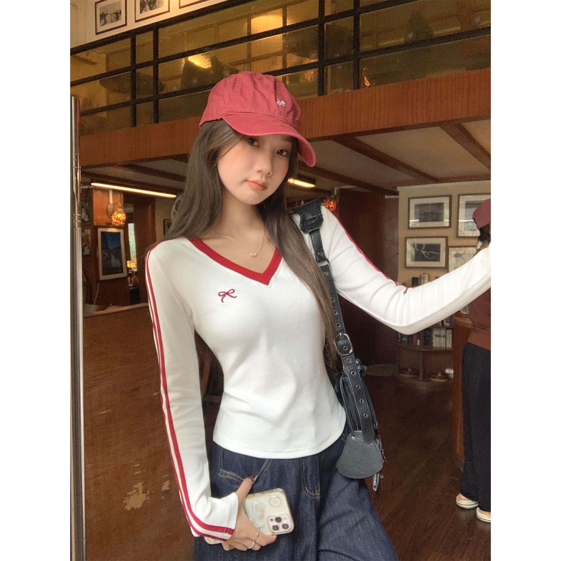 美式V领撞色拼接蝴蝶结刺绣长袖打底衫2025早秋修身内搭短上衣女