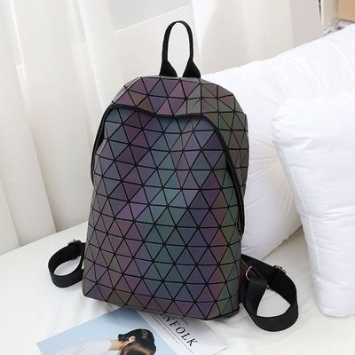 双肩包男女通用2025新款几何菱格大容量背包夜光变色潮流旅行书包