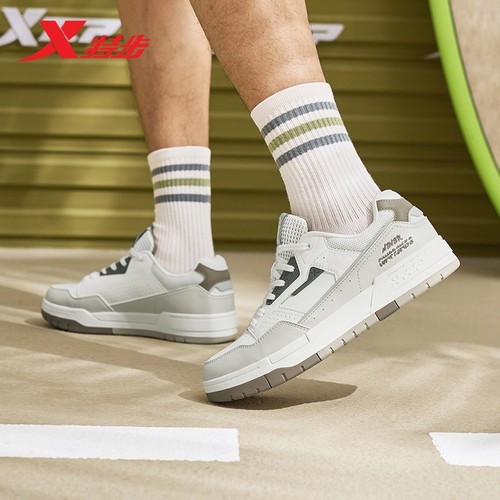 特步运动鞋板鞋透气小白鞋男