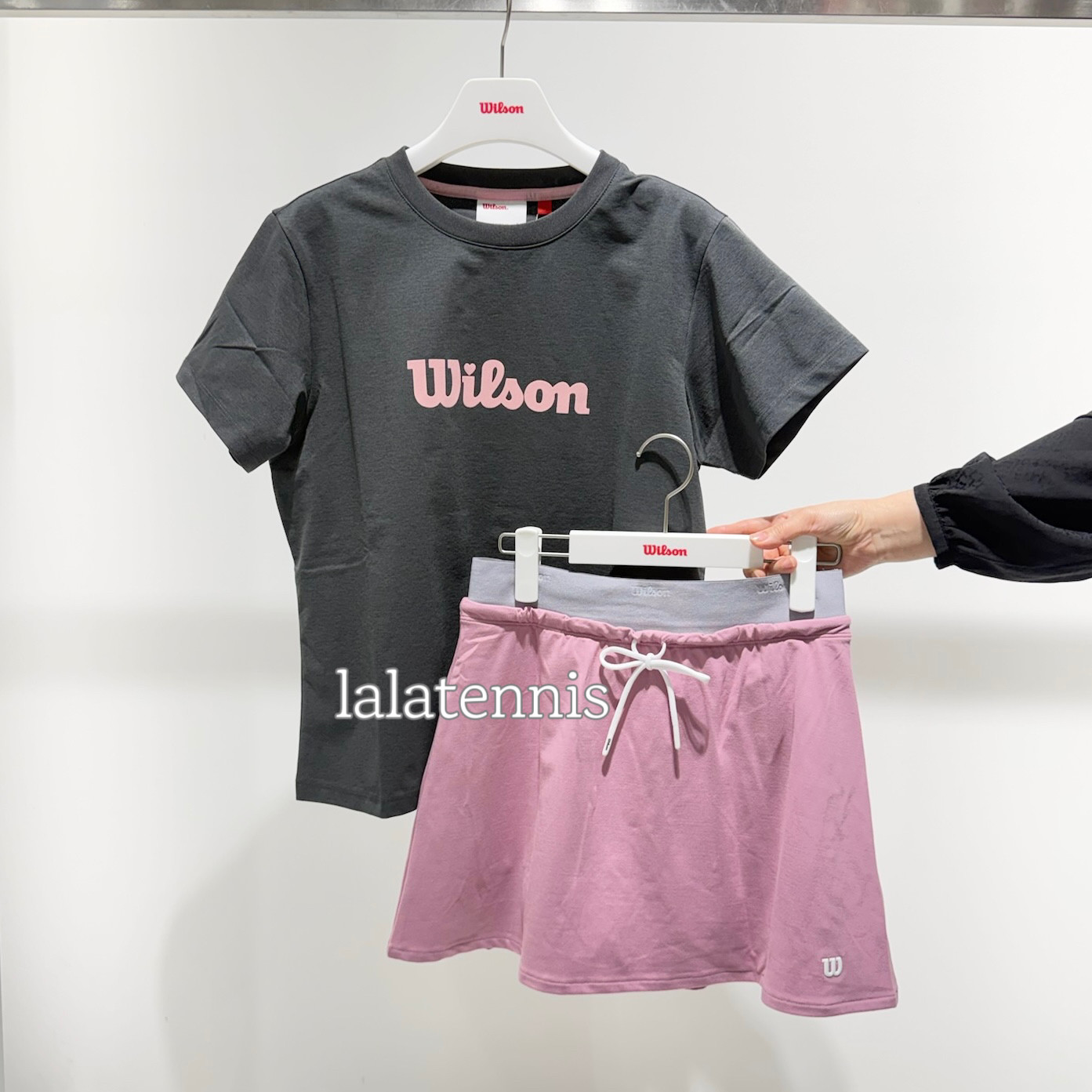 韩代奥莱特价 Wilson威尔胜网球柔软弹性修身保暖长袖T恤短裙套装