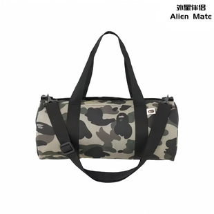 外星伴侣Bape日本杂志附录迷彩斜挎旅行圆桶健身手提包