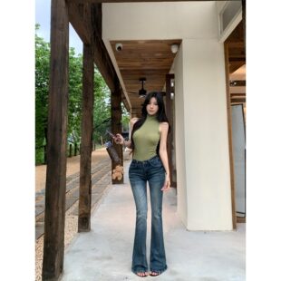 法式绿色半高领无袖坑条针织背心女夏季外穿修身显瘦亲肤套头上衣