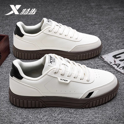 特步秋季潮流皮面板鞋男