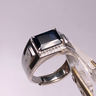 男款戒指，925银镶嵌天然蓝宝石，尺寸8*10，活口可调节大小