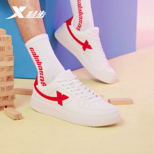 特步情侣运动休闲板鞋