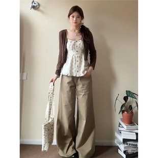 叽咕大码巨好看的套装设计感碎花吊带显瘦百搭开衫两件套女