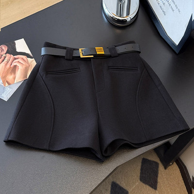 黑色毛呢短裤外穿女2026