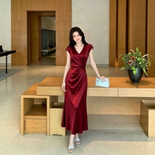 法式高级进口醋酸缎面千金感交叠V领收腰显瘦连衣长裙女轻奢时尚