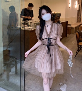 网纱泡泡袖 复古赫本feng V领波点系带连衣裙女 法式 小番茄