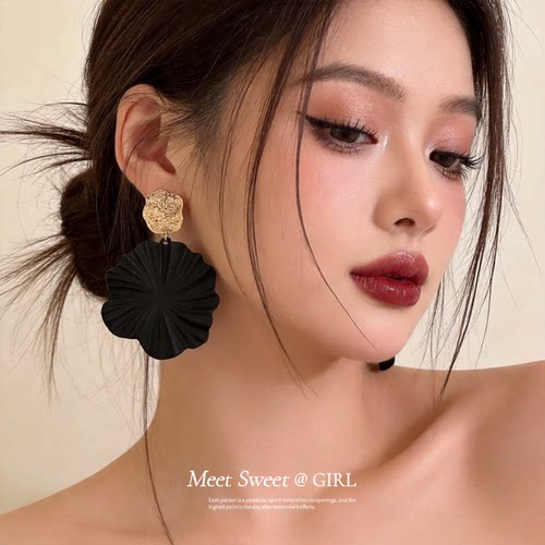 黑色耳钉高级感女荷叶耳坠小众