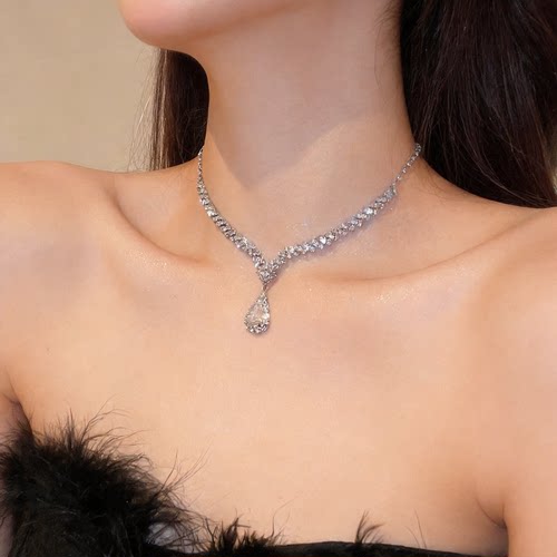 超闪水滴项链耳钉套装配饰女秋冬