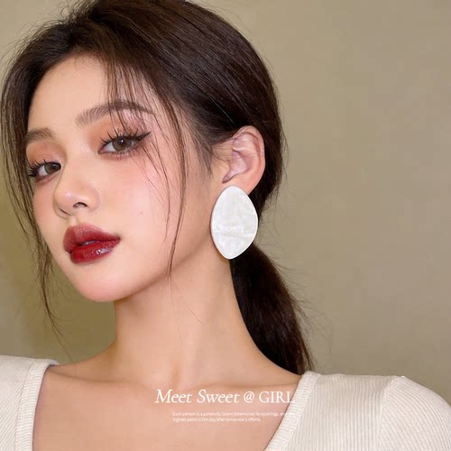简约白色椭圆形耳钉女小众高级感树脂耳环2026新款爆款耳饰配饰