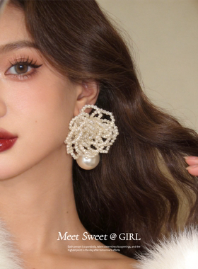 花朵珍珠耳钉绝美夸张独特漂亮耳环2026新款爆款高级白色耳饰女