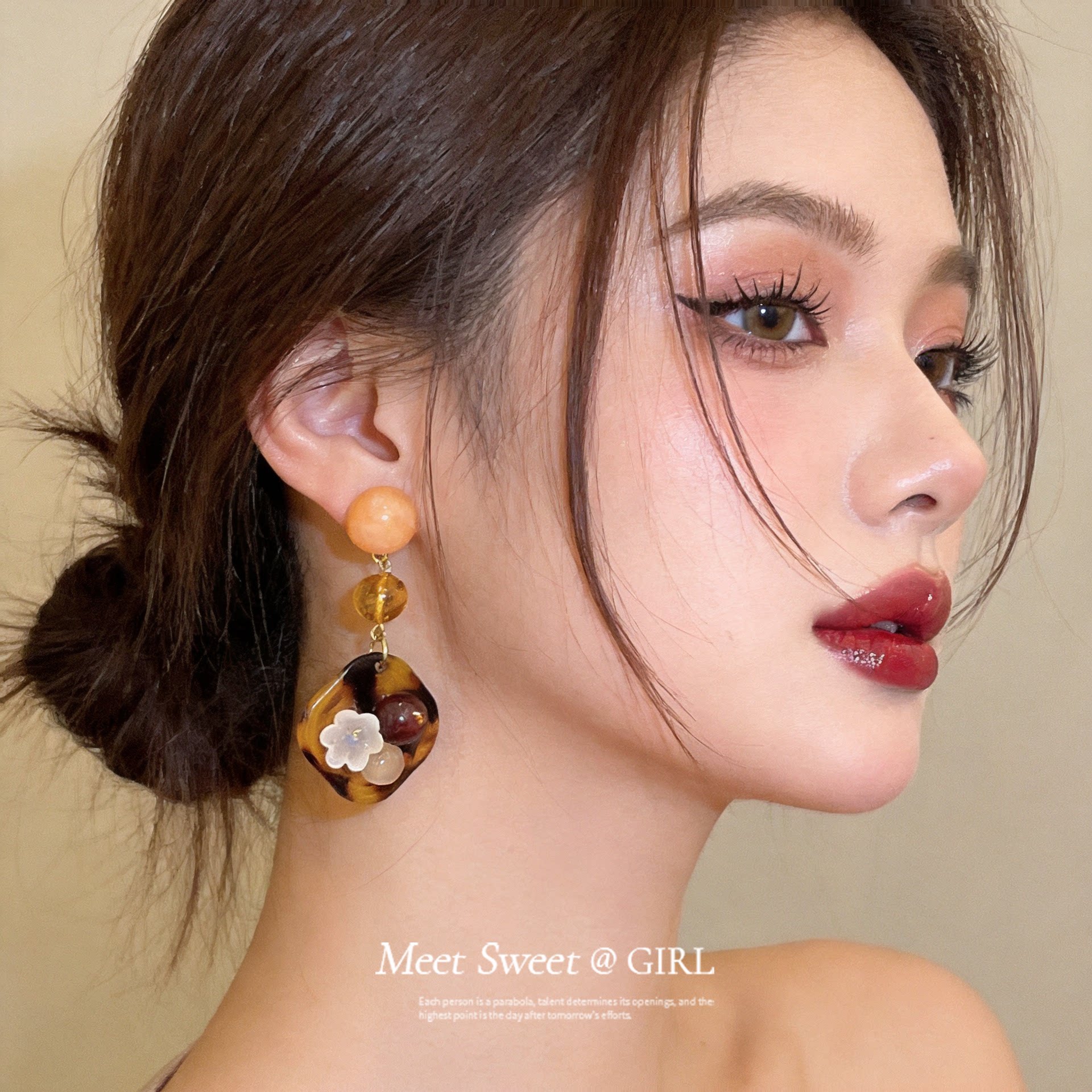 美拉德亚克力串珠花朵菱形耳钉