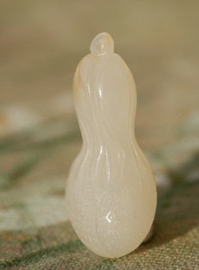 王实斋珠宝/新疆和田玉糖白玉白菜百财挂件吊坠俏色巧雕白小XY81