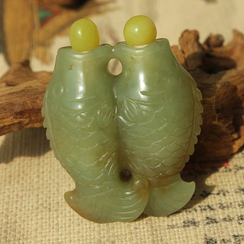 王实斋珠宝/新疆和田玉糖青玉年年有鱼绰绰有余鼻烟壶把件润AK34