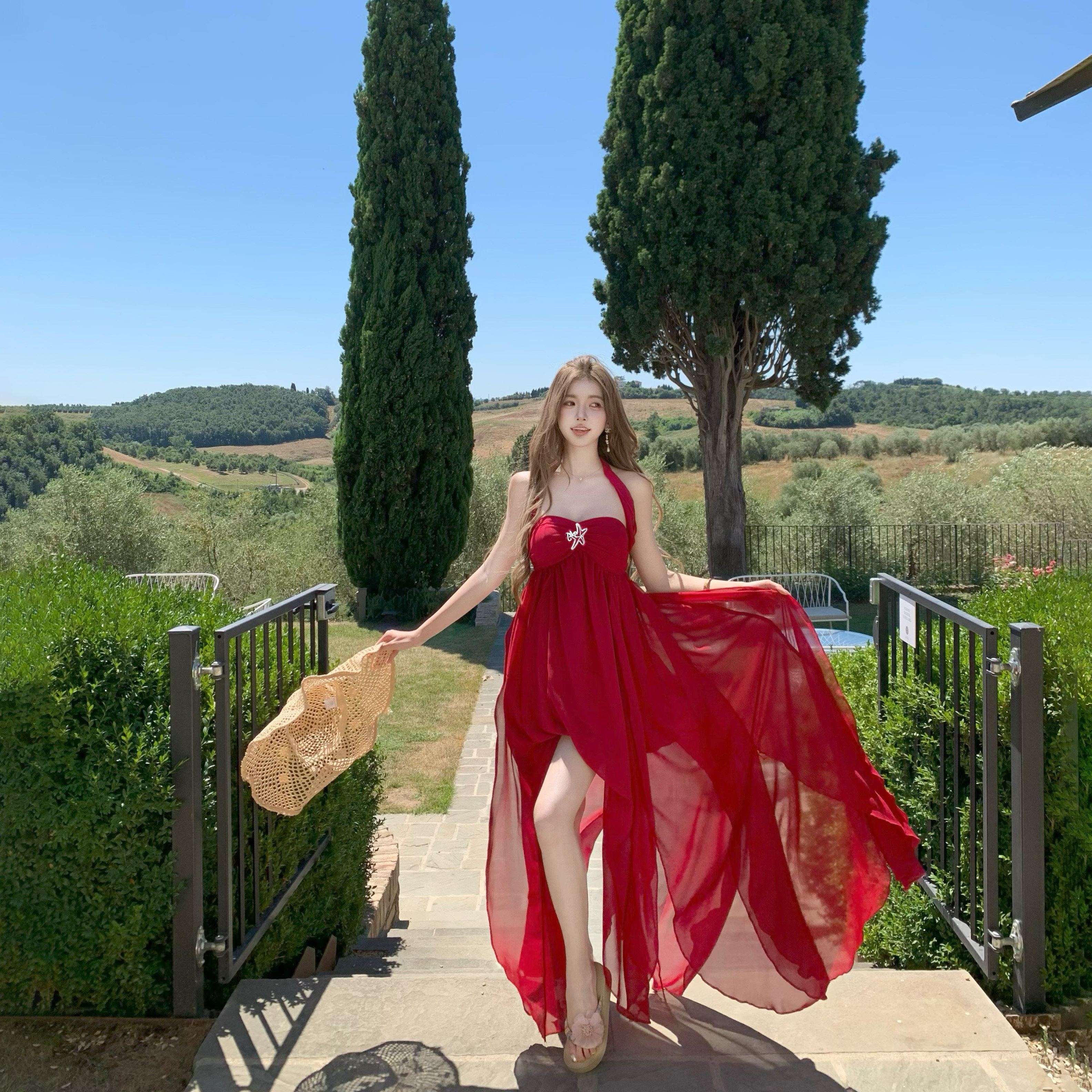 挂脖连衣裙女夏高级感小礼服不规则抹胸荷叶边性感露背度假风长裙