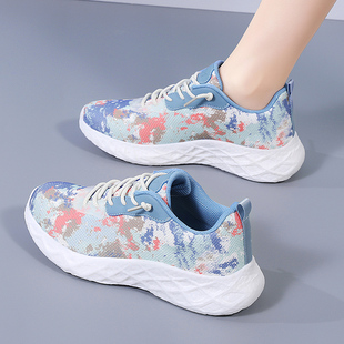 运动鞋女款2026春季新款大码女鞋一脚蹬妈妈鞋软底不累脚跑步鞋子