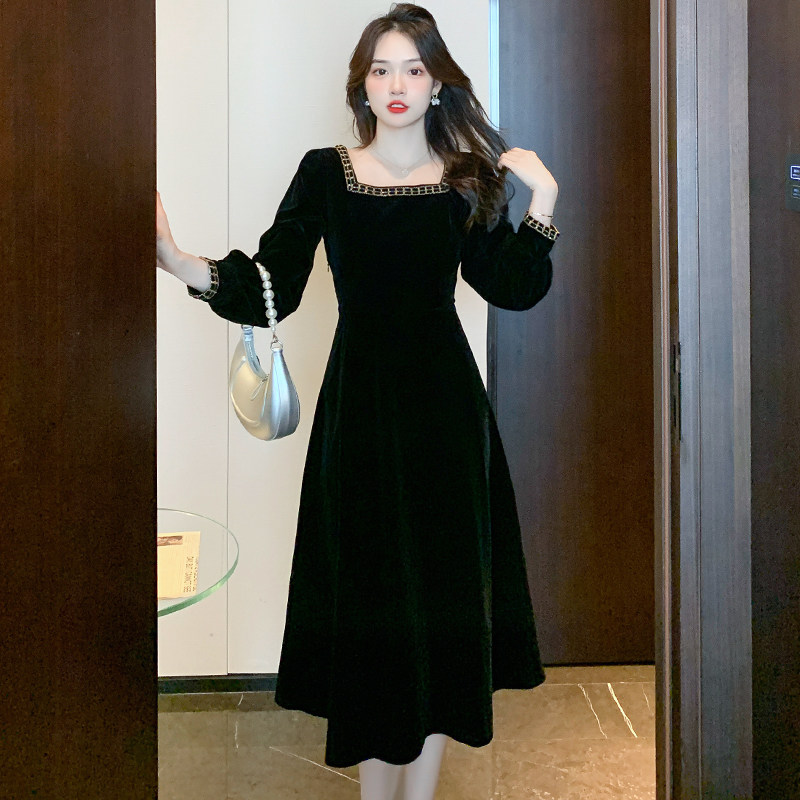 大码法式赫本风丝绒连衣裙女秋冬显瘦遮肚子复古长裙