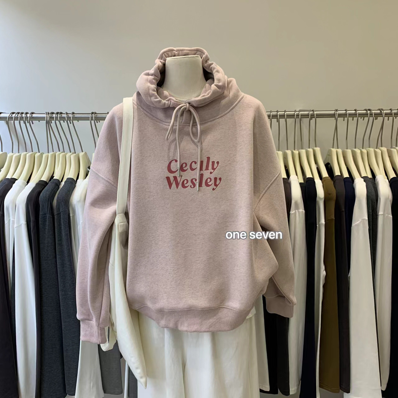 ONE SEVEN七草-冬上新韩系字母加绒连帽卫衣01918