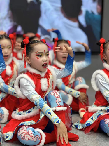 元旦儿新款儿童喜庆中国风拜年服演出服女童表演灯笼太平鼓舞蹈服