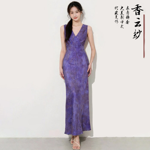 修身法式桑蚕丝碎花V领连衣裙夏