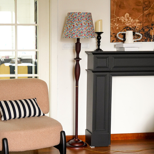 复古法式中古风客厅落地灯沙发旁胡桃木色实木侘寂卧室氛围装饰灯