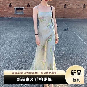 斜裁工艺法式感气质温柔度假风碎花吊带连衣裙春夏季新款