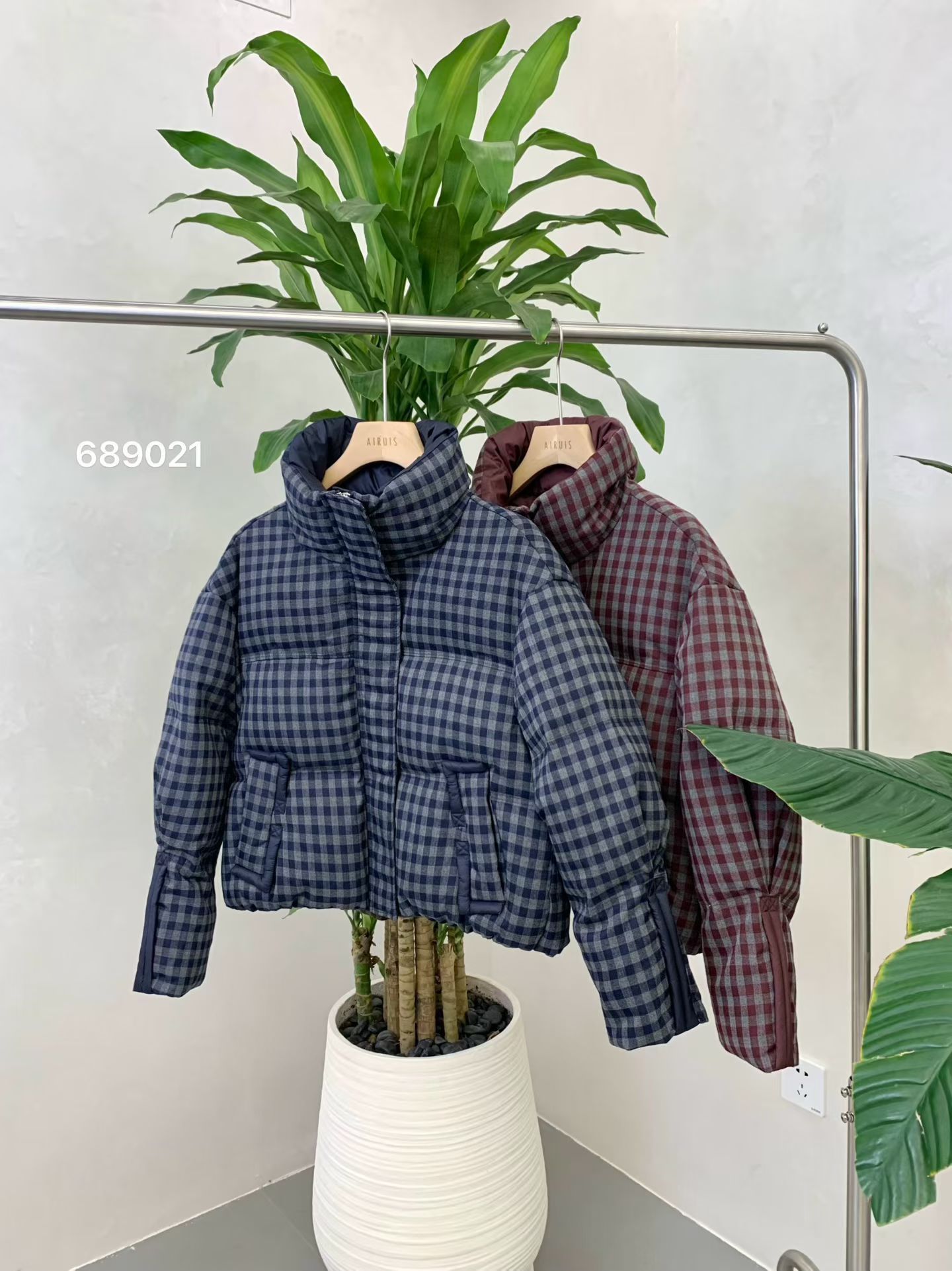 欧货爆款2025秋冬新款时尚百搭立领格子90白鸭绒羽绒服短外套女潮